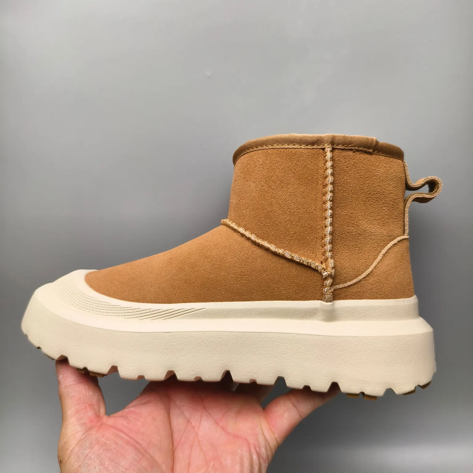 💰560 UGG sheepskin all-in-one snow boots 8354 classic waterproof rubber sole color: white maroon matching size: 35-40